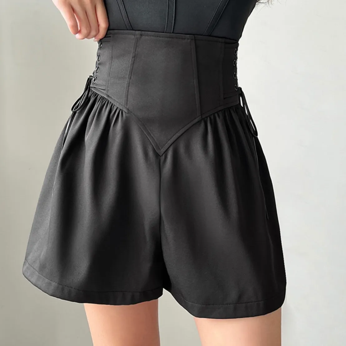 KINDLEA HIGH WAISTED SHORTS